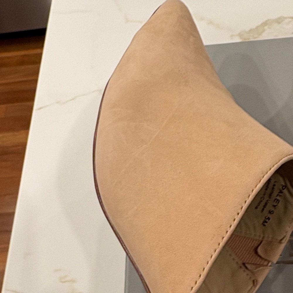 Botkier Women's Beige/Tan Mules 2.5 inch heel - Picture 14 of 15
